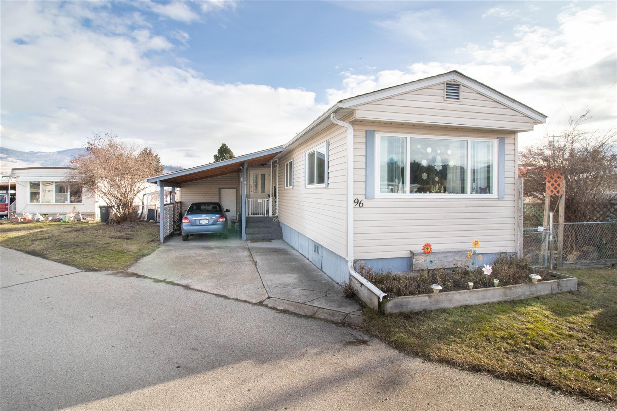 Manufactured home at Okanagan Mobile Villa, Rutland North