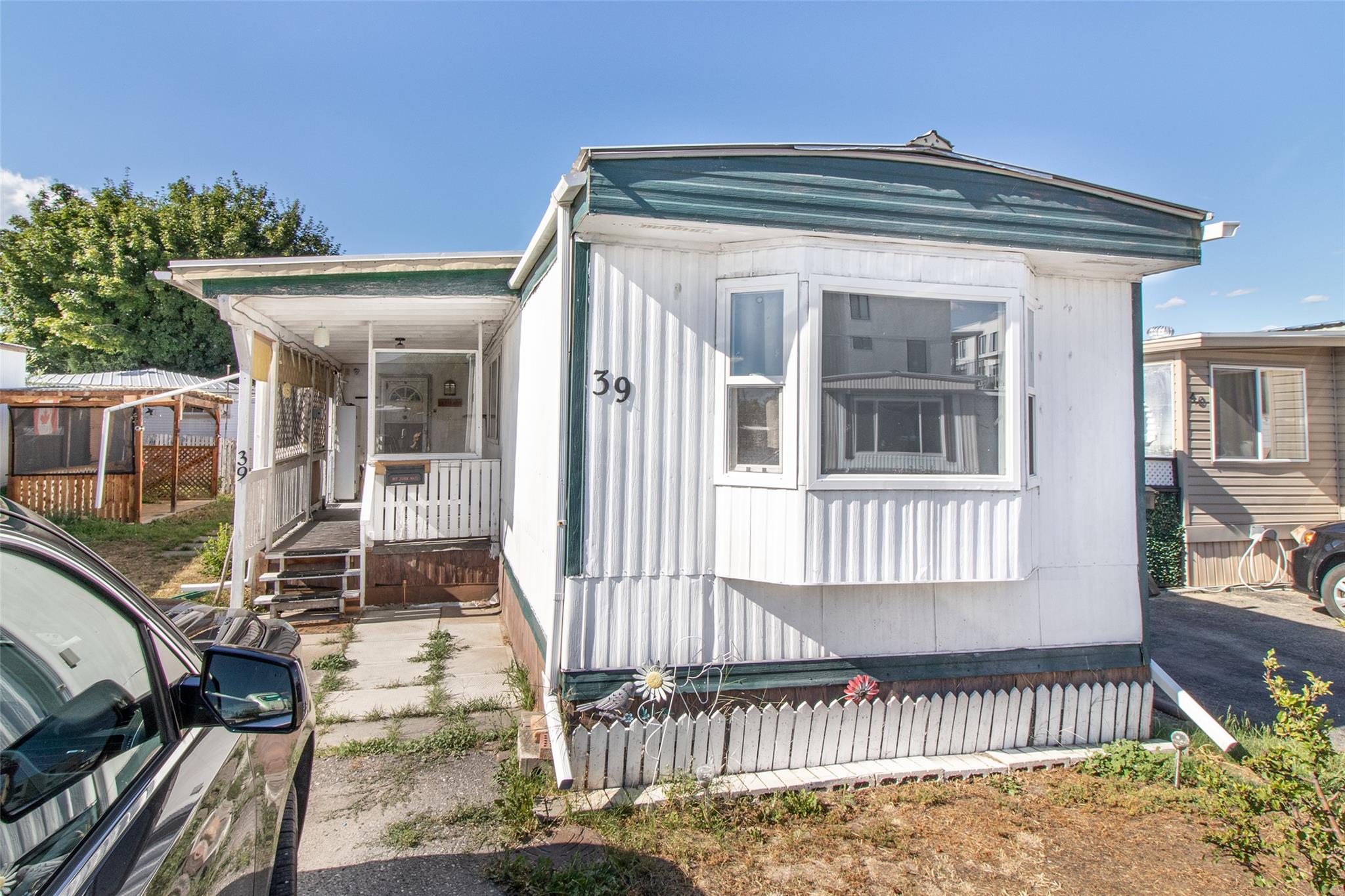 Manufactured home at Shasta Mobile Home Park, Lower Mission